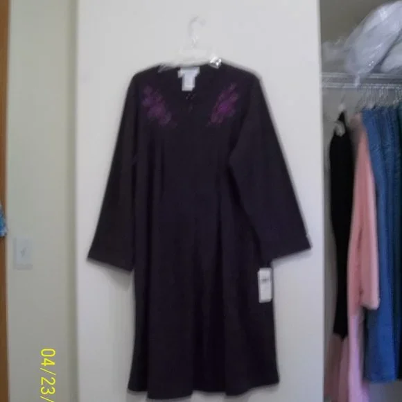 Collette Purple Robe XL Long Sleeve Embroidery on Front Zip Front - Picture 3 of 5